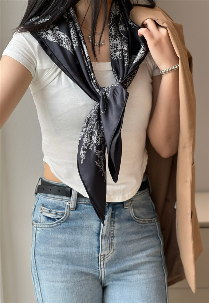 KHĂN Hermes Robe Legere Silk scarf