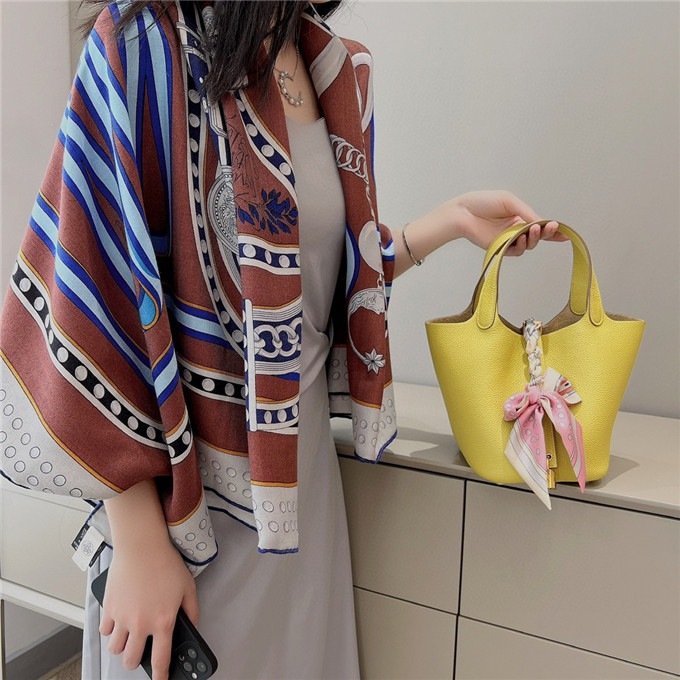 KHĂN Hermes Silk scarf