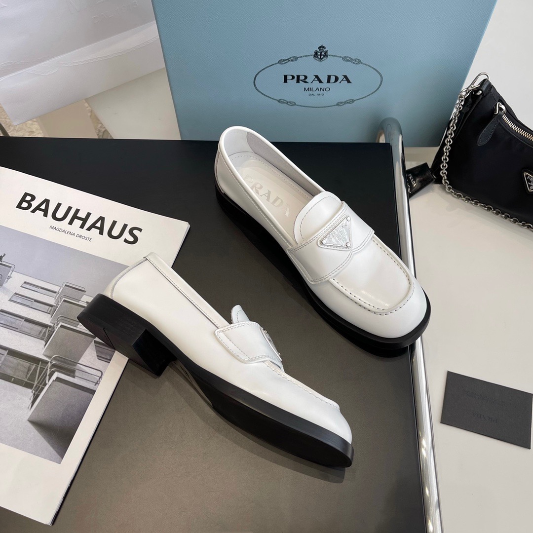 GIÀY PRADA TRIANGLE LOGO LOAFER SHOES