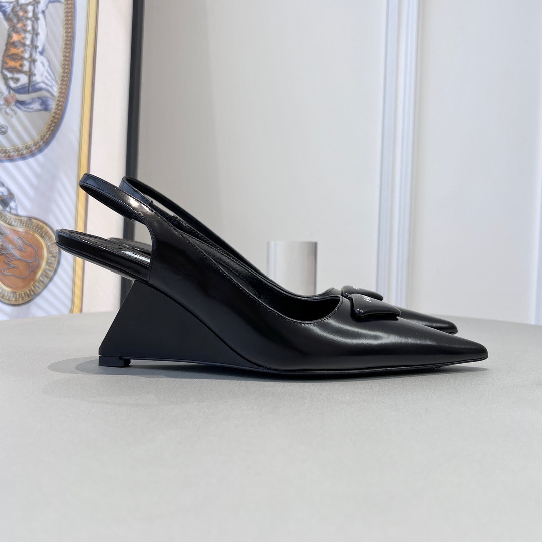 GIÀY PRADA TRIANGLE LOGO SLING BACK SHOES
