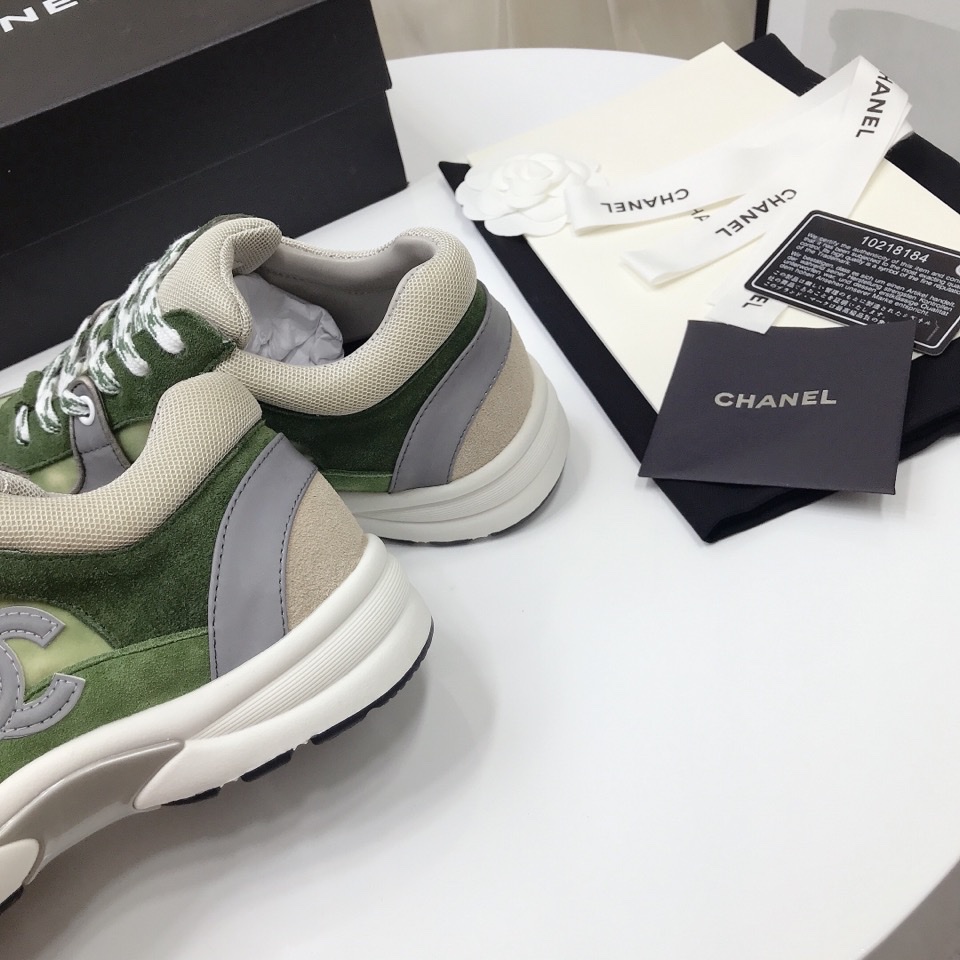 GIÀY CHANEL GREEN SUEDE LOGO SNEAKERS
