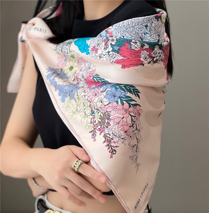KHĂN Hermes Robe Legere Silk scarf