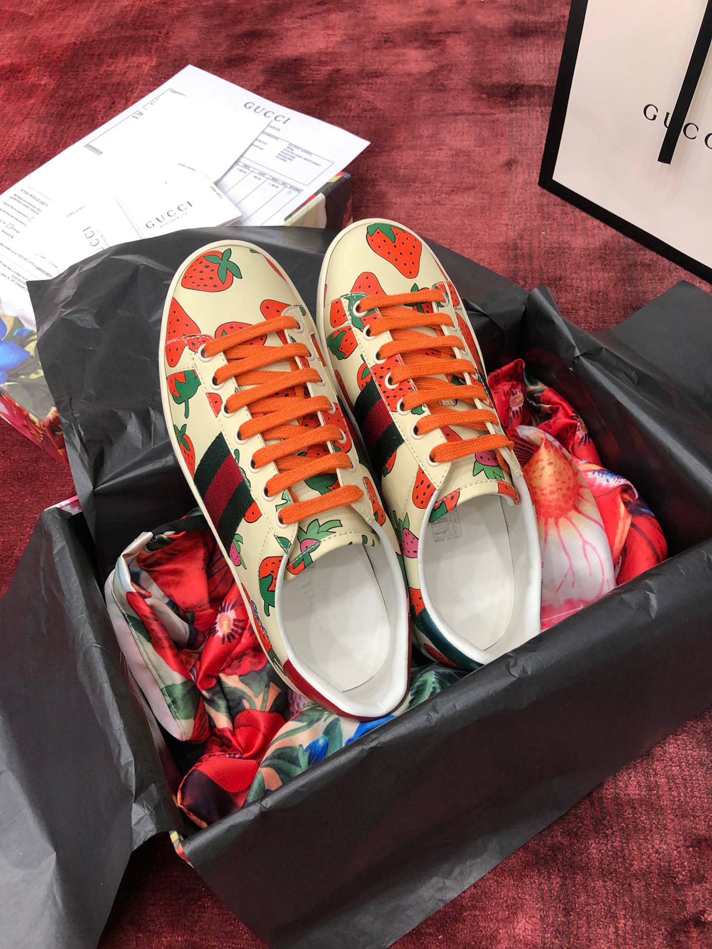 GIÀY GUCCI Leather Ace Sneakers Strawberry White