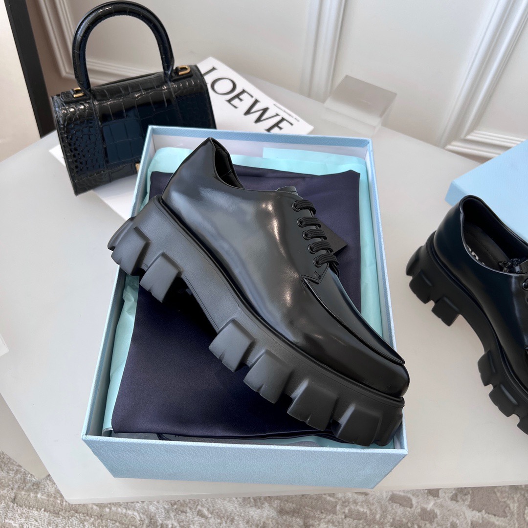 GIÀY PRADA TRIANGLE LOGO LOAFER SHOES