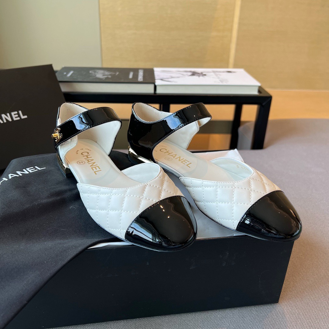 GIÀY CHANEL CC Logo Leather Sling Back