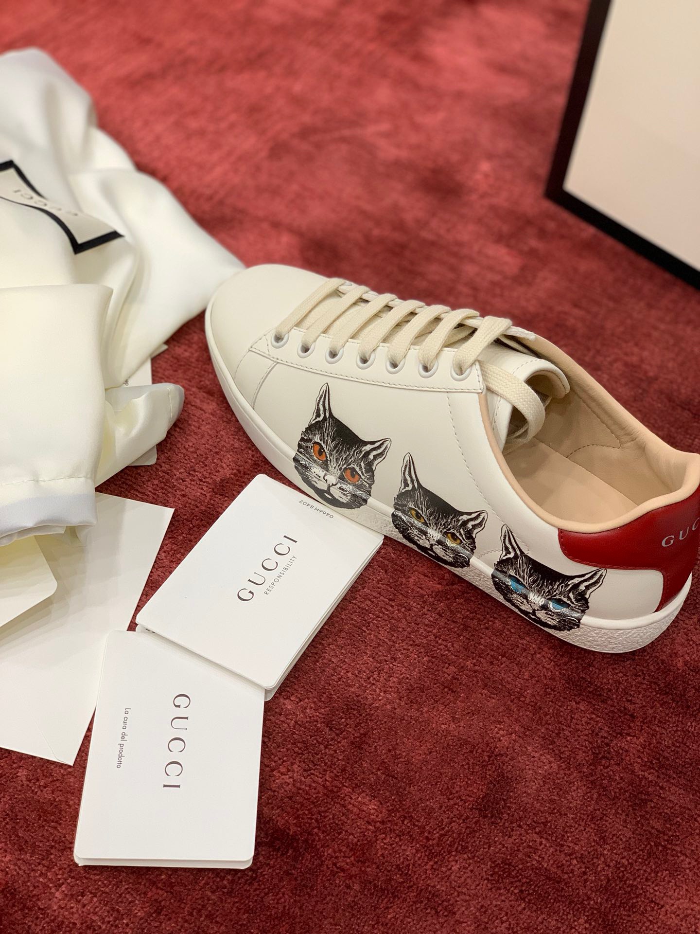 GIÀY GUCCI Leather Ace Sneakers Three Cat White