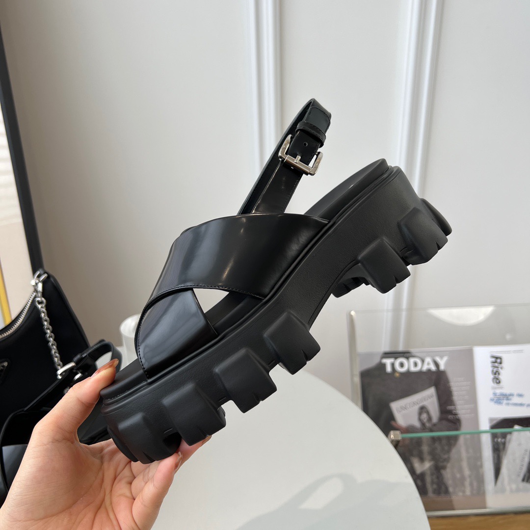 GIÀY PRADA TRIANGLE LOGO SANDAL