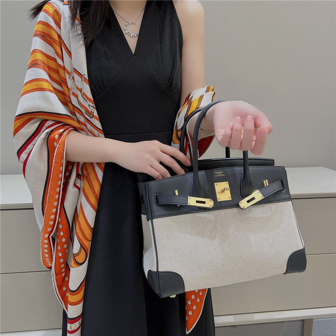 KHĂN Hermes Silk scarf