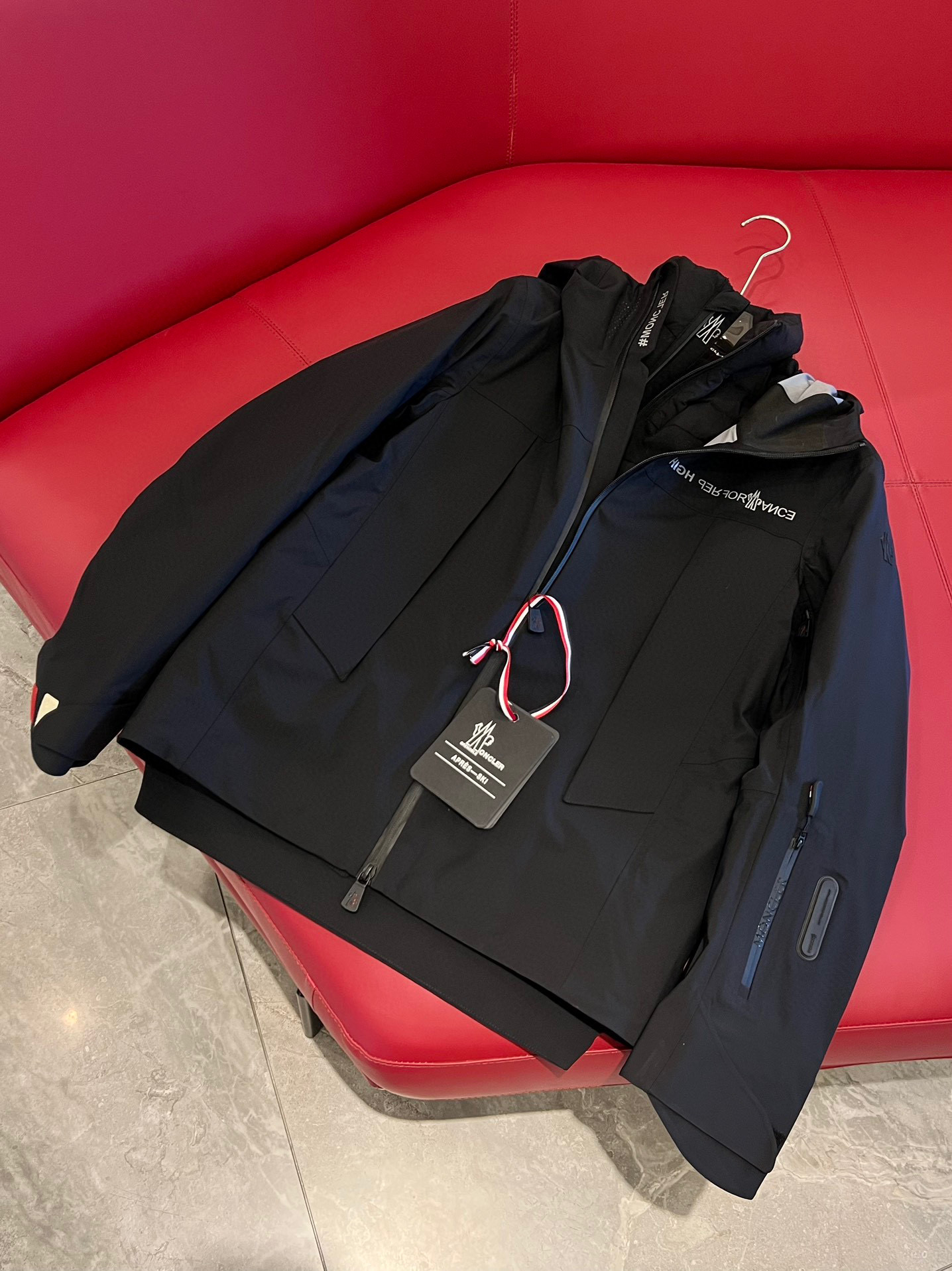 ÁO MONCLER WINTER BLACK DOWN JACKET