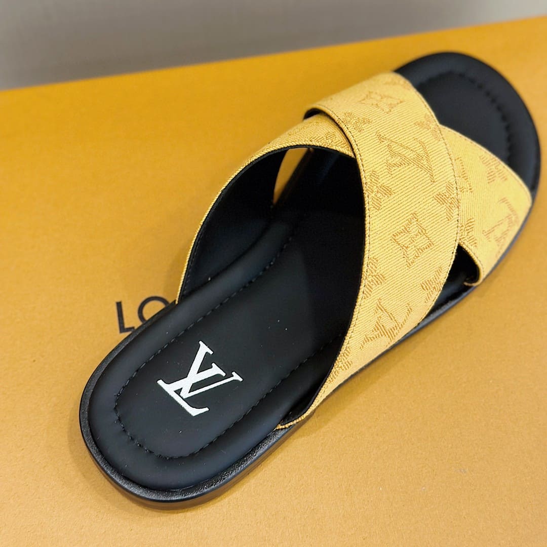 DÉP LOUIS VUITTON TRIANGLE LOGO SANDAL AAA