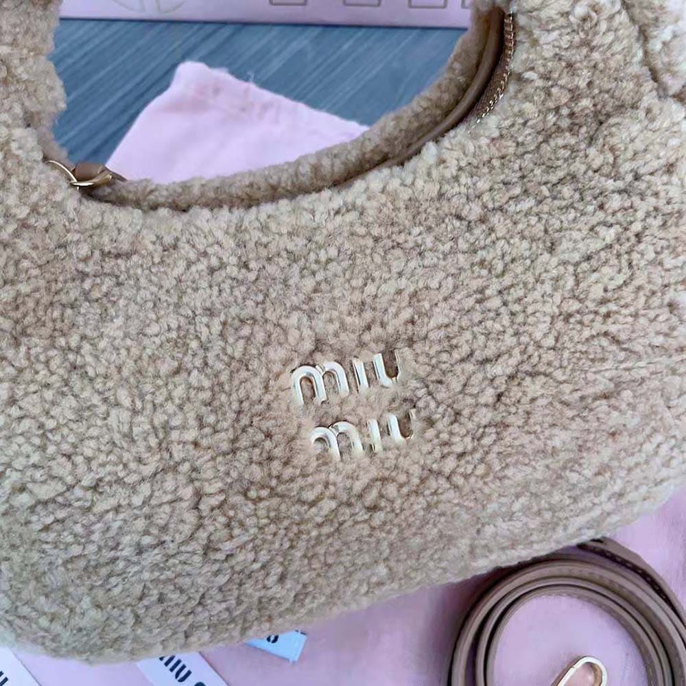 Túi Miu Miu Women Wander Shearling Hobo Bag with Leather Details-Beige