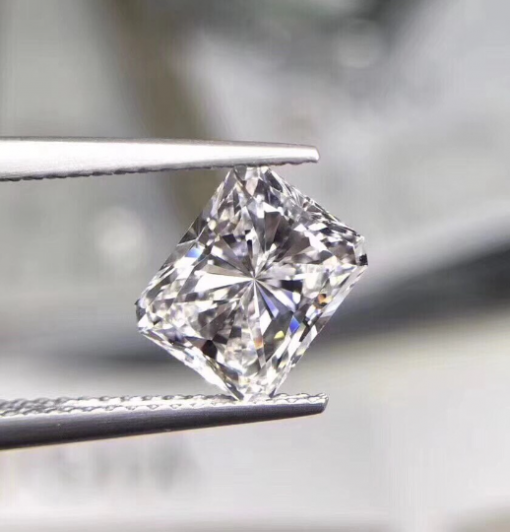MOISSANITE DIAMOND RADIANT CUT