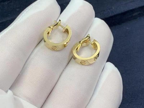 Hoa tai vòng tròn Cartier Love vàng 18K  (Liên hệ để biết giá)