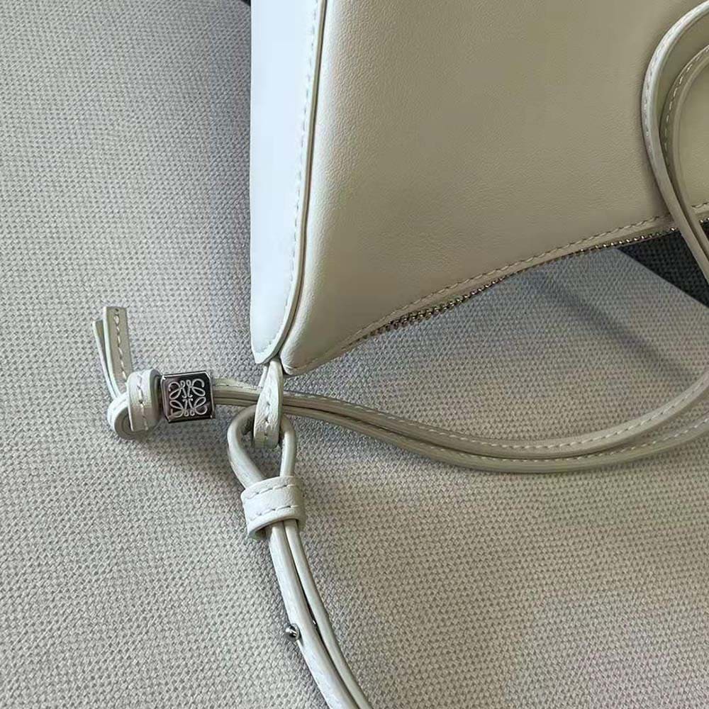 TÚI LOEWE Mini Hammock Hobo bằng da bê màu trắng