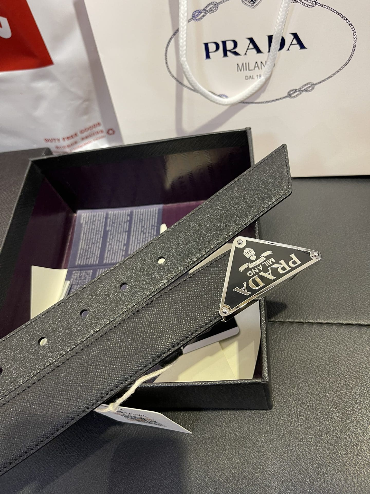 DÂY LƯNG PRADA TRIANGLE ENAMEL SAFFIANO LEATHER