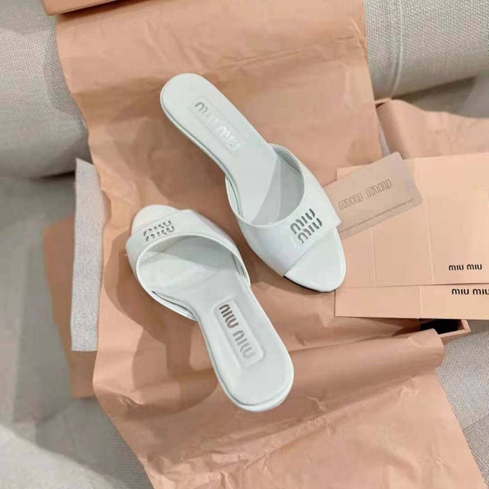 GUỐC Miu Miu Women Patent Leather Sandals in 45 mm Heel Height-White