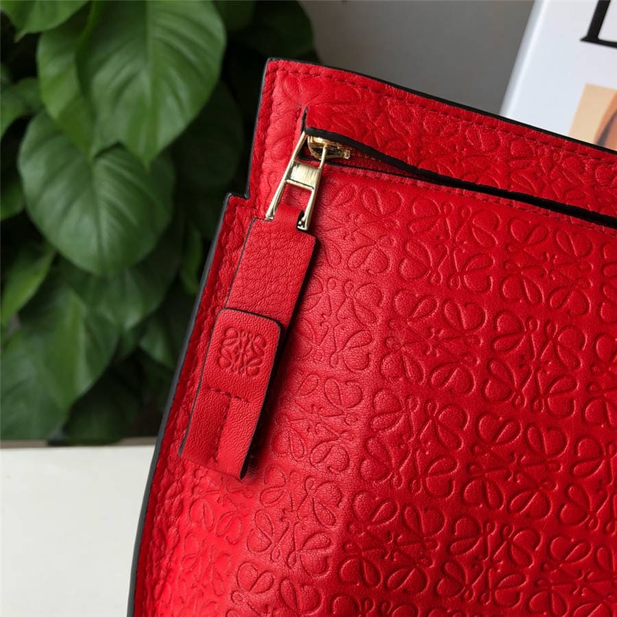 Túi LOEWE new embossed leather T-Pouch clutch Red