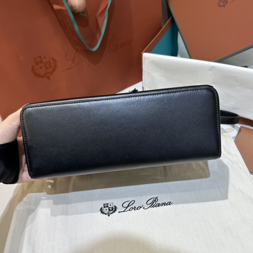 TÚI Loro Piana Women Extra bằng da bê màu đen