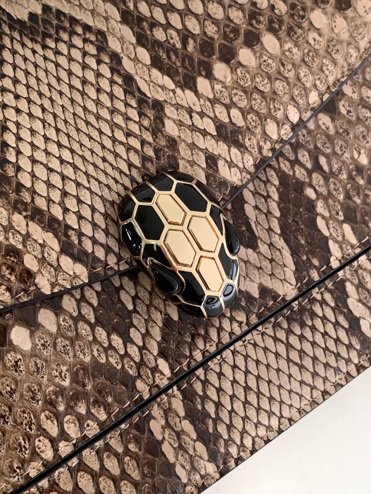 TÚI BVLGARI SERPENTI PYTHON SKIN DA TRĂN