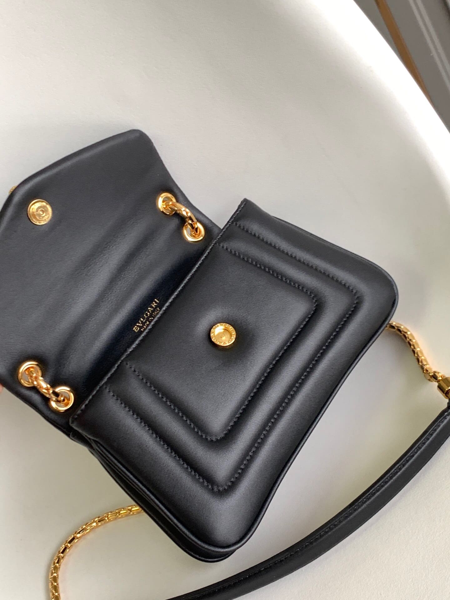 TÚI BVLGARI SERPENTI CALFSKIN BLACK