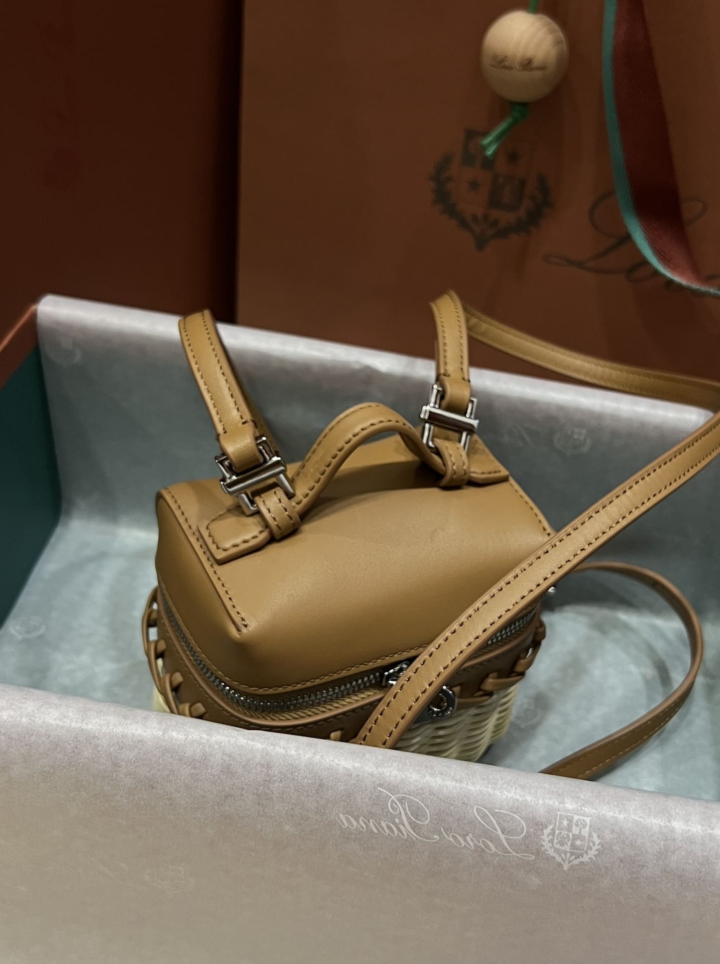 TÚI Loro Piana Women Extra Pocket Cross Body Wicker bằng da bê kết hợp tre đan