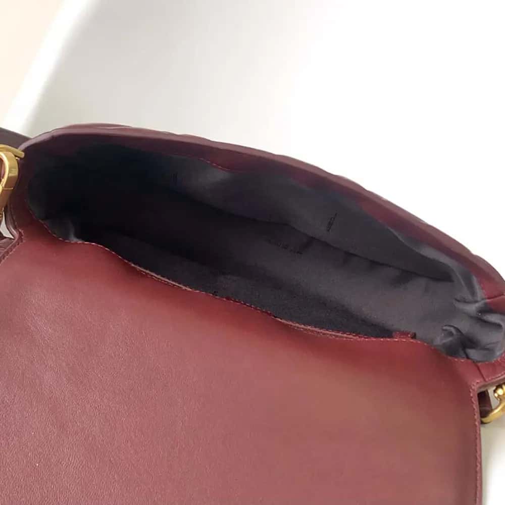 TÚI Fendi Women Medium Baguette da màu nâu đỏ