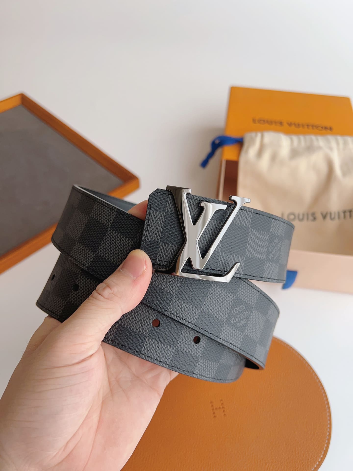 DÂY LƯNG LOUIS VUITTON SQUARE BLACK MONOGRAM LEATHER Khóa bạc