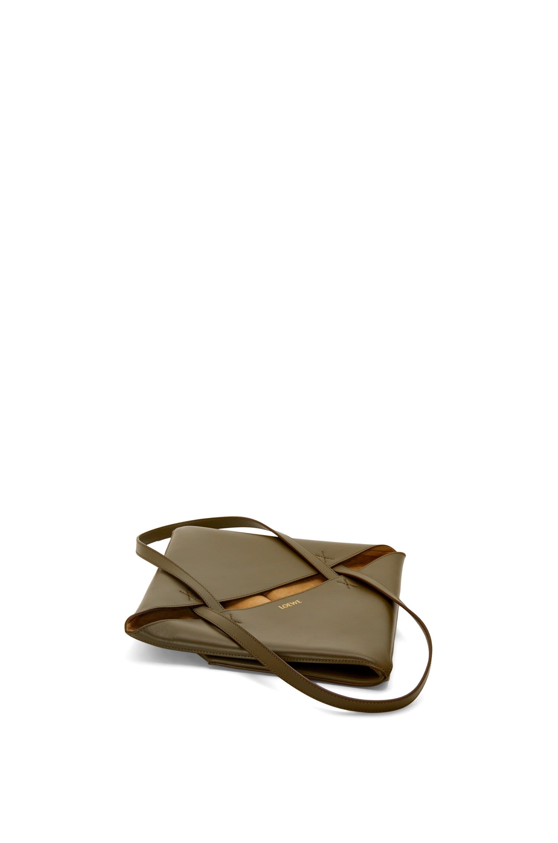 Túi LOEWE Puzzle Fold Tote in shiny calfskin olive