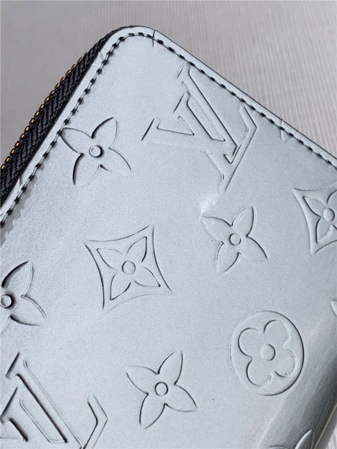 Ví LOUIS VUITTON zippy wallet