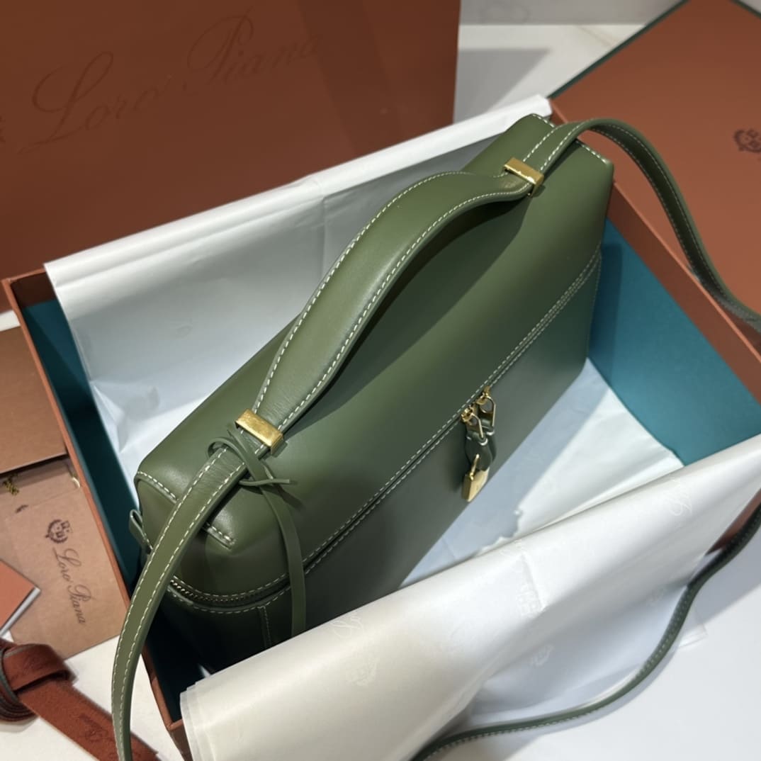 TÚI Loro Piana Women Extra bằng da bê màu xanh lá cây