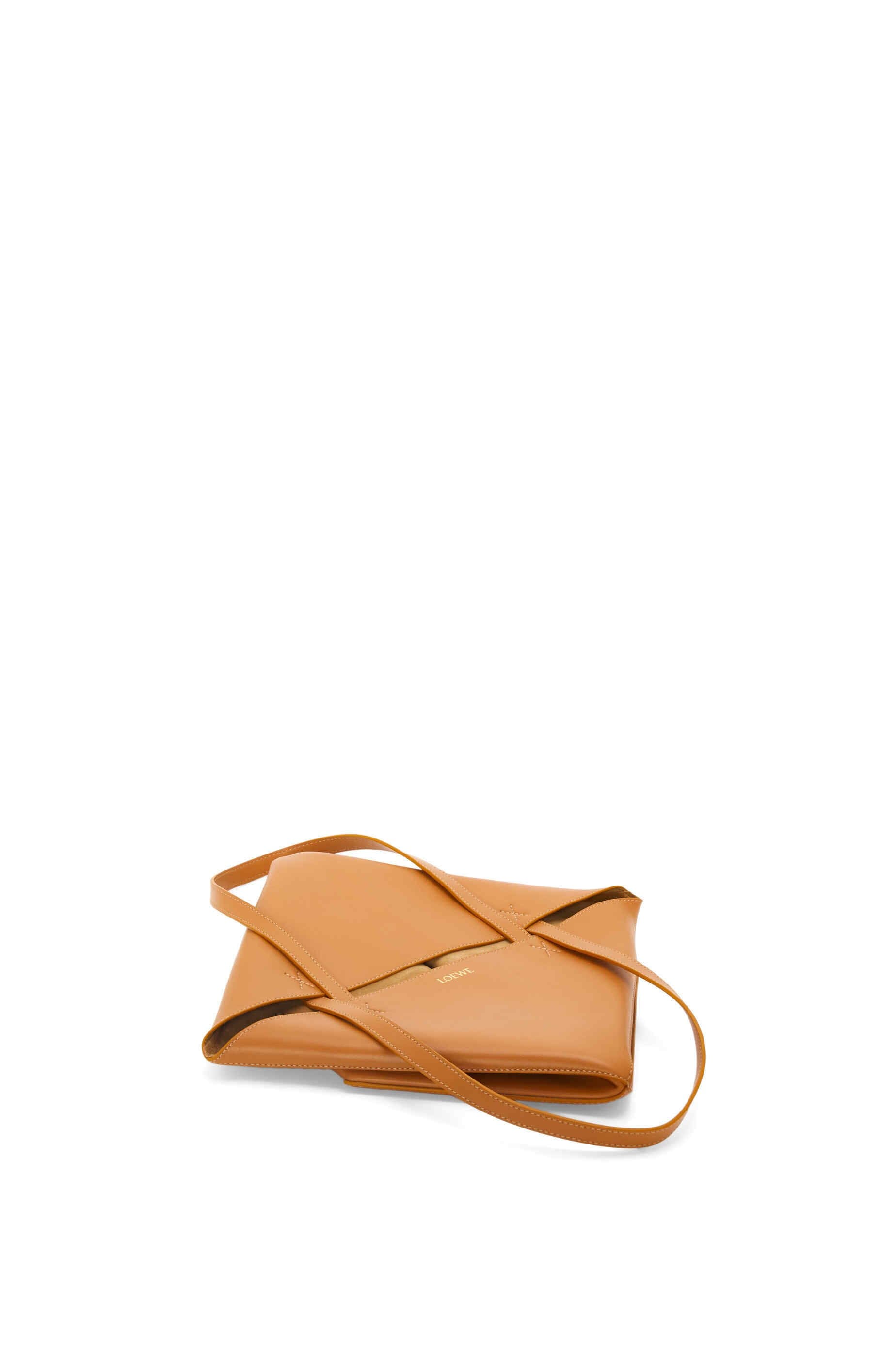 Túi LOEWE Puzzle Fold Tote in shiny calfskin sand