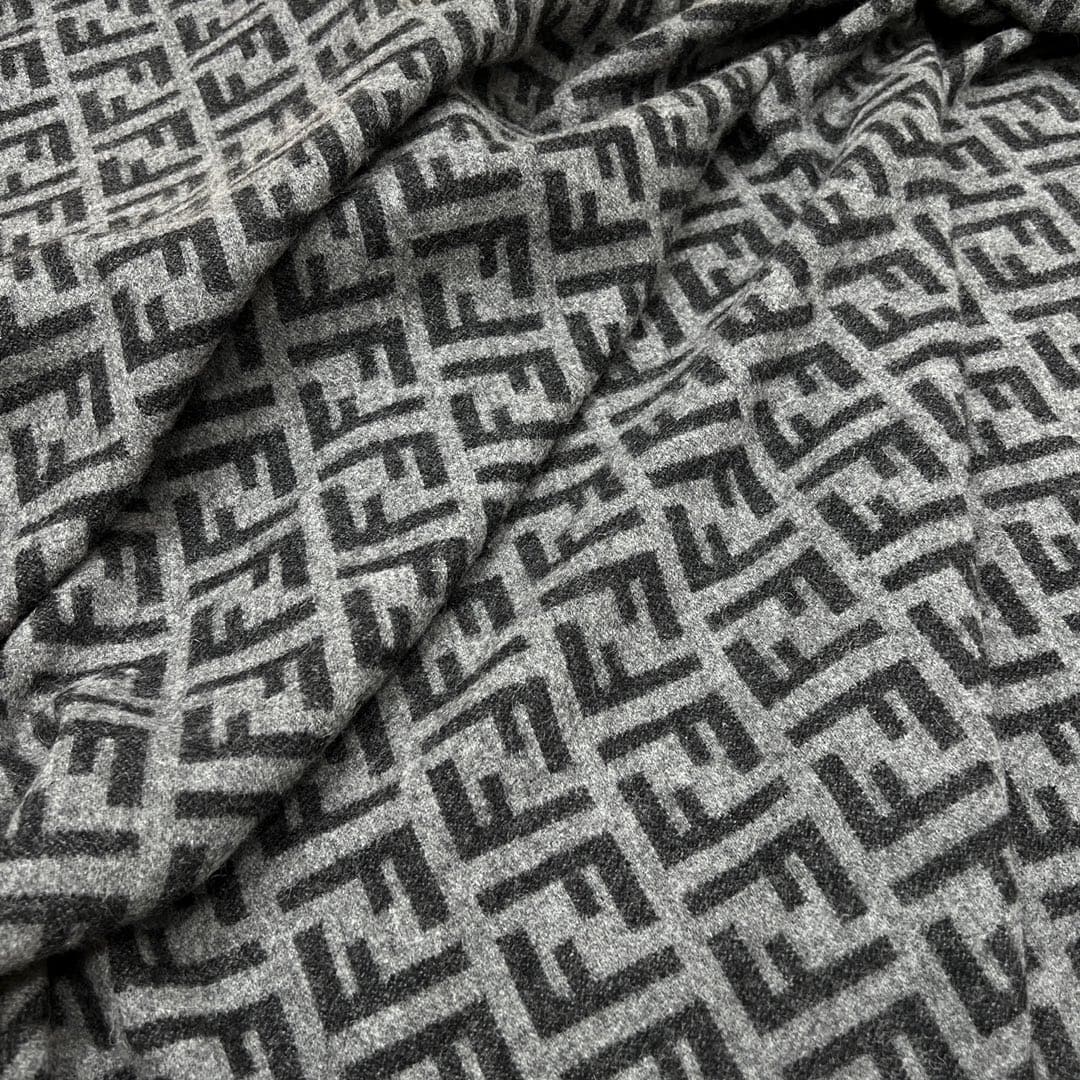 KHĂN FENDI Double F travel blanket scarf