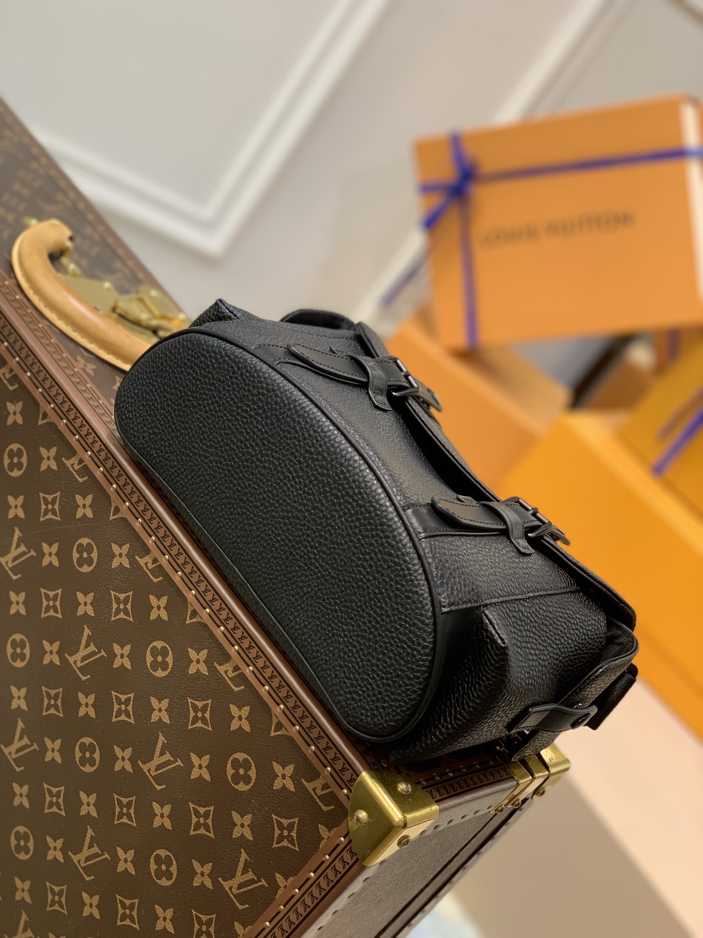 TÚI LOUIS VUITTON Christopher Taurillon Messenger Bag