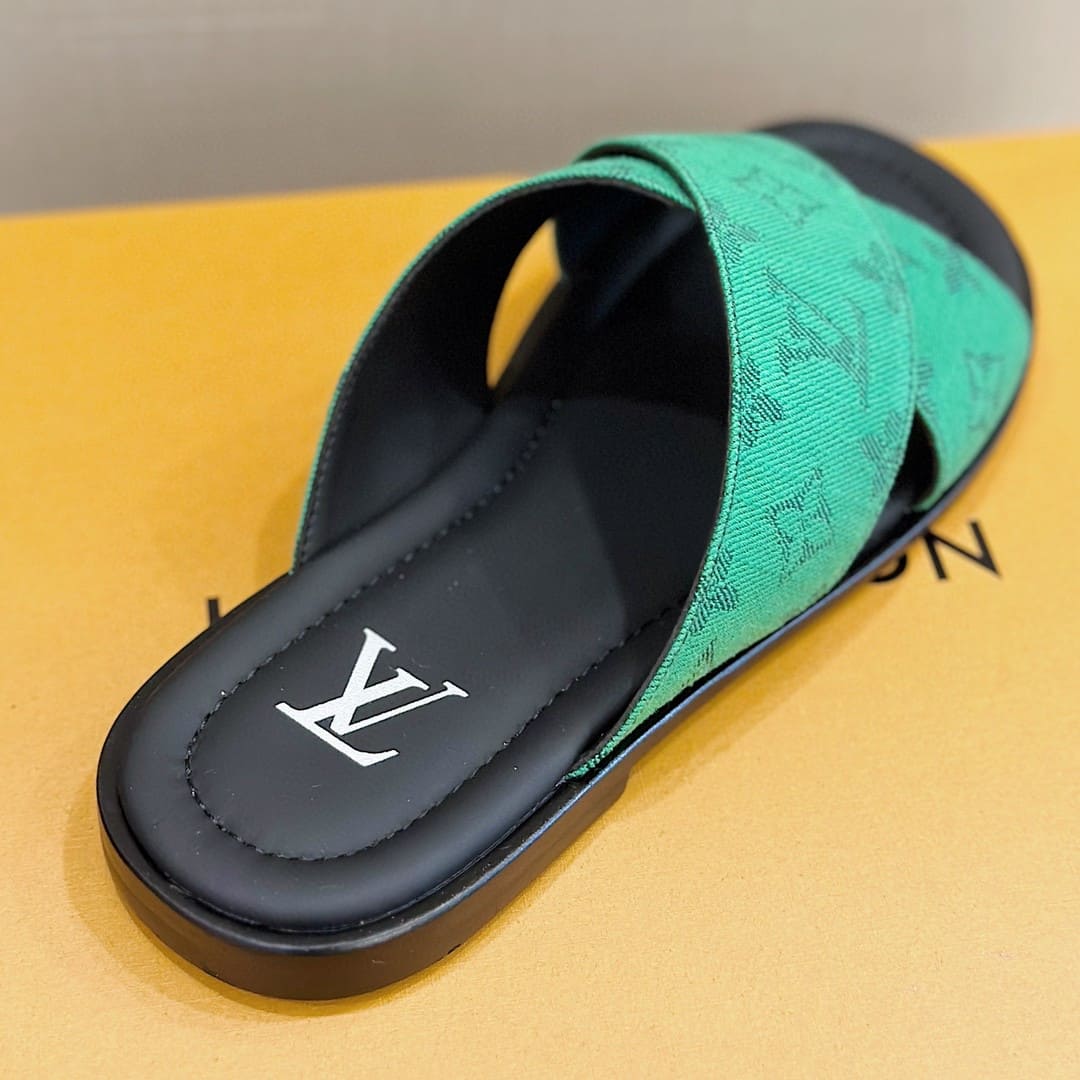 DÉP LOUIS VUITTON TRIANGLE LOGO SANDAL AAA