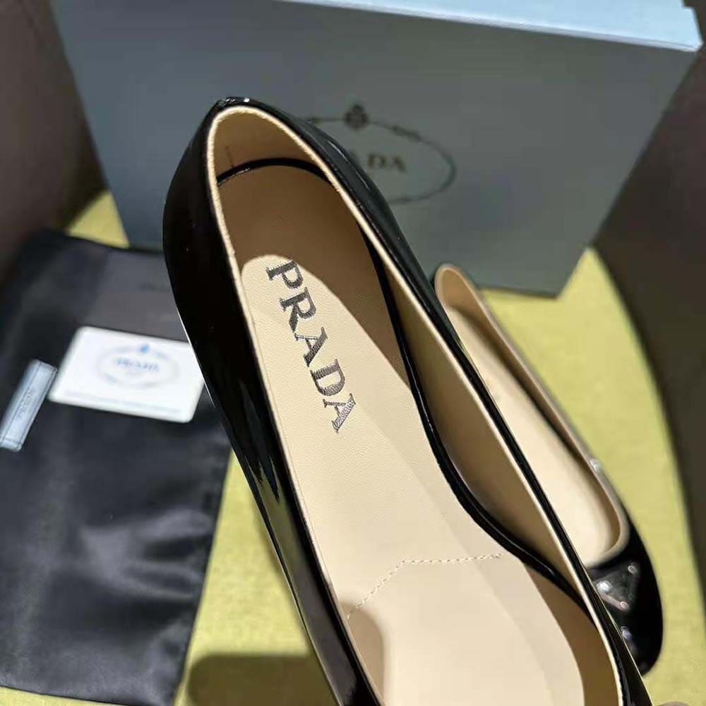 GIÀY Prada Women Patent Leather Ballerinas-Black