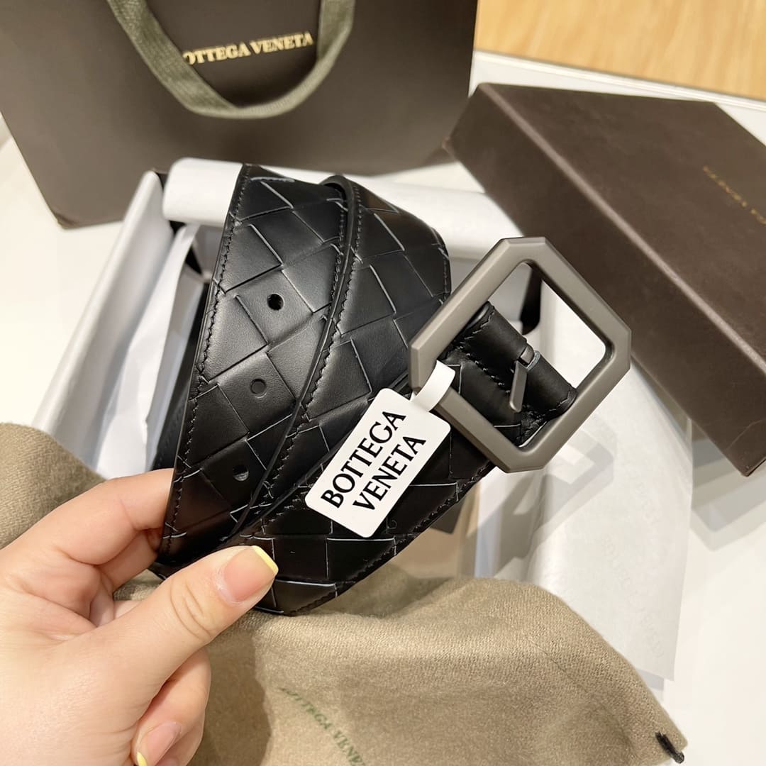DÂY LƯNG BOTTGA VENETA BLACK INTRECCIATO LEATHER Khóa đen mờ