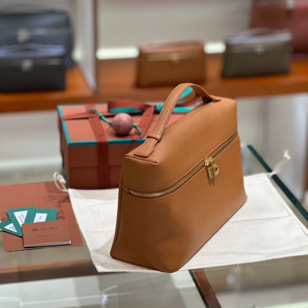 TÚI Loro Piana Women Extra Pocket Backpack Calfskin Leather Brown