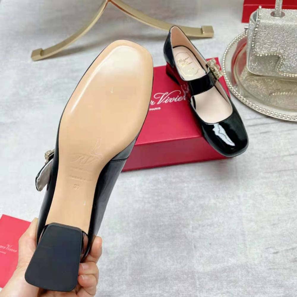 GIÀY Roger Vivier Women Très Vivier Rhinestone Buckle Babies Pumps-Black