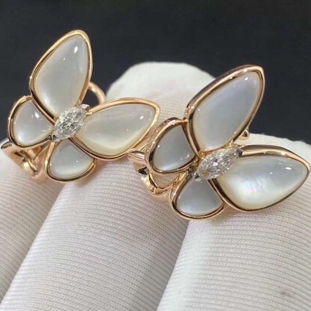 KHUYÊN TAI VAN CLEEF & ARPELS ALHAMBRA M.O.P BUTTERFLY GOLD 18K YELLOW GOLD