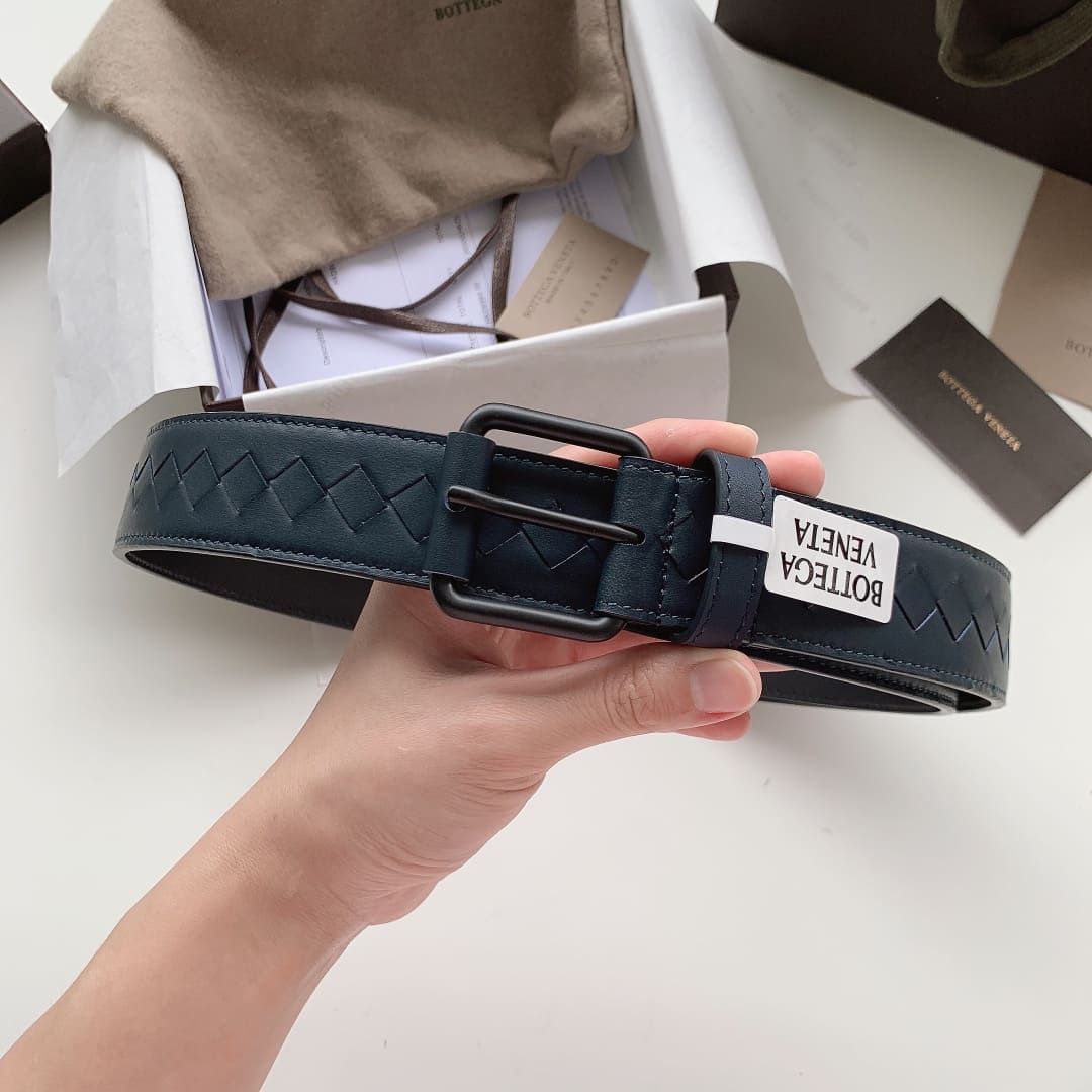 DÂY LƯNG BOTTGA VENETA BLUE INTRECCIATO LEATHER Khóa đen mờ