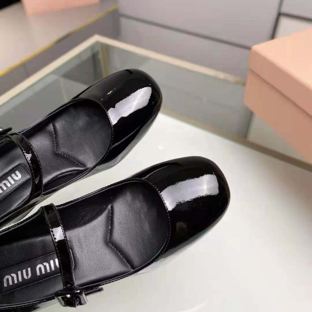 GIÀY Miu Miu Women Patent Leather Pumps with Metal Lettering Logo-Black