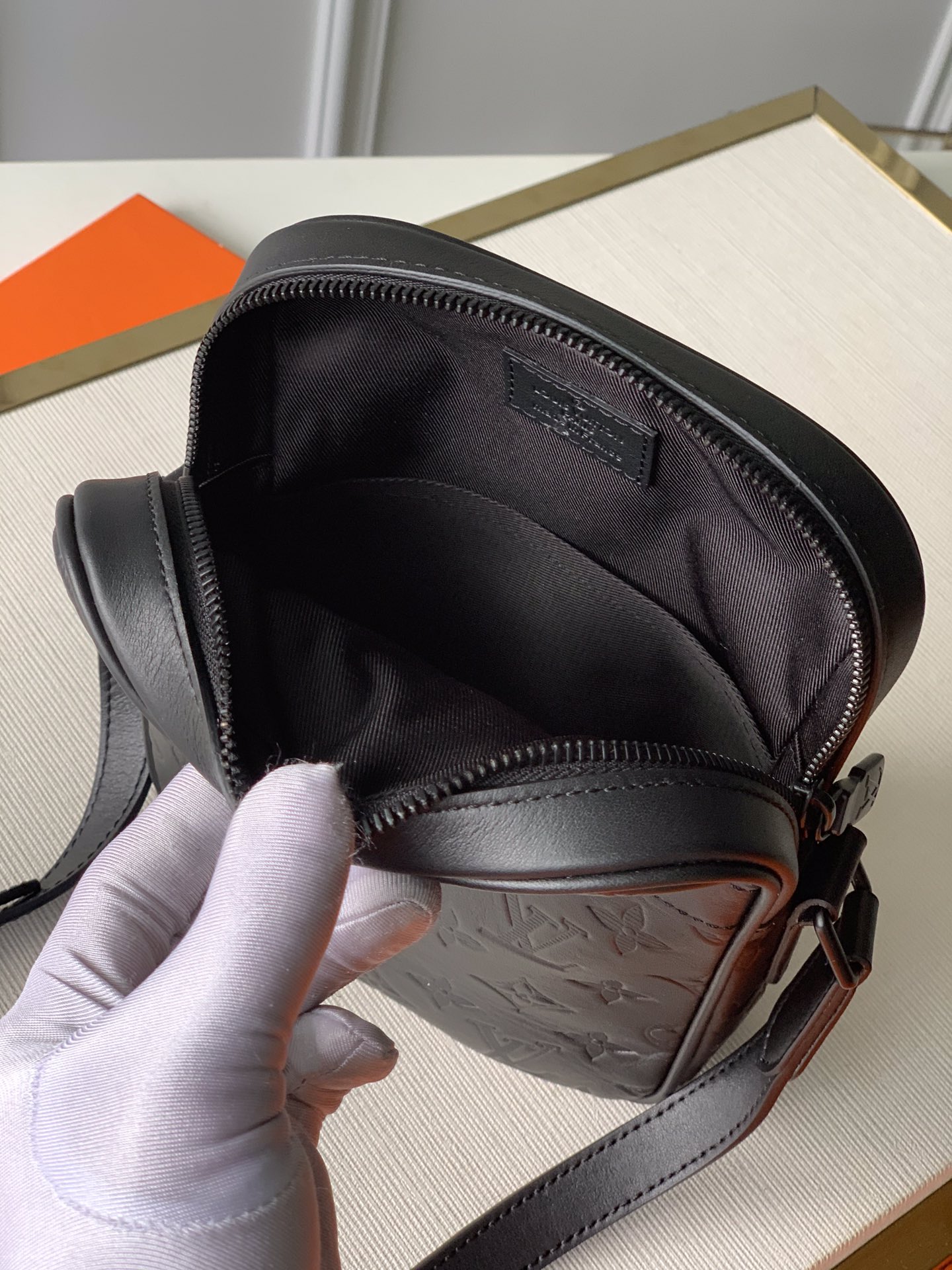TÚI LOUIS VUITTON TAURILLON MONOGRAM DANUBE Messenger Bag