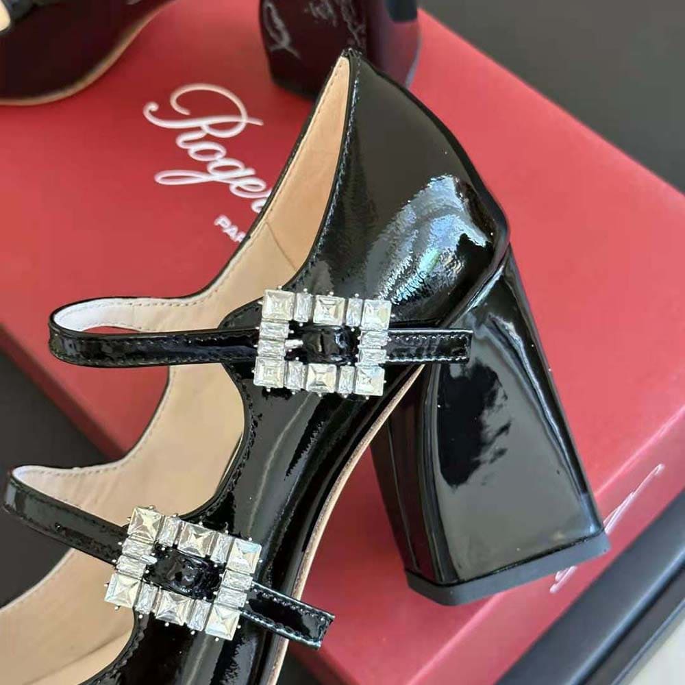 GIÀY Roger Vivier Women Trés Vivier Strass Buckle Mini Babies Pumps in Patent Leather