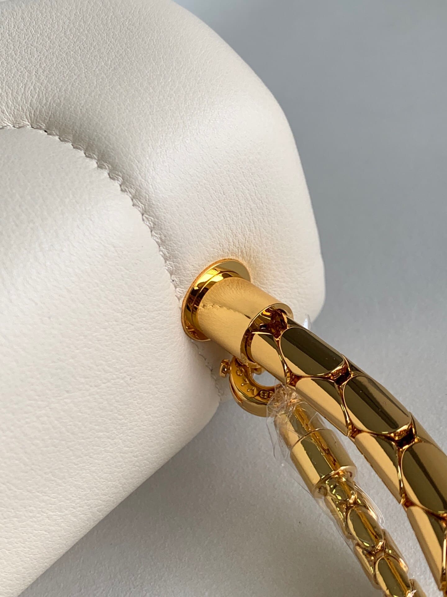 TÚI BVLGARI SERPENTI CALFSKIN WHITE