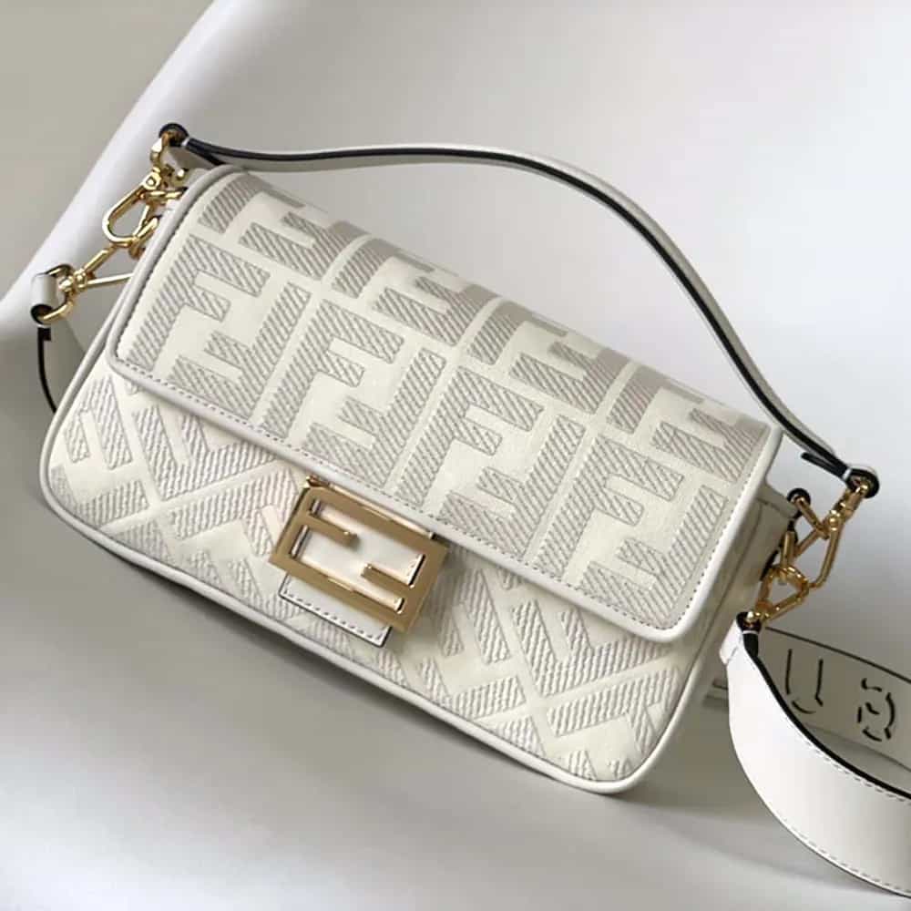TÚI Fendi Women Baguette White Denim có thêu họa tiết FF