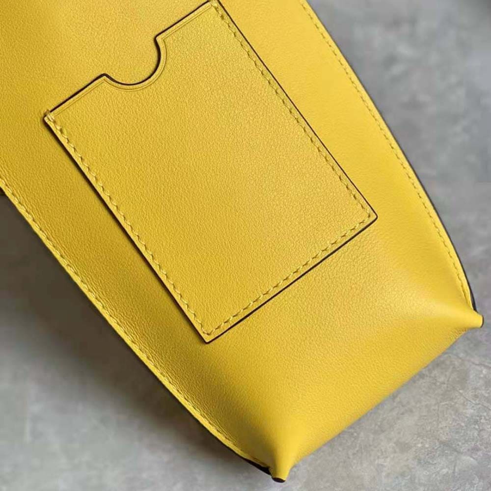 TÚI LOEWE Elephant Pocket bằng da bê cổ điển màu vàng