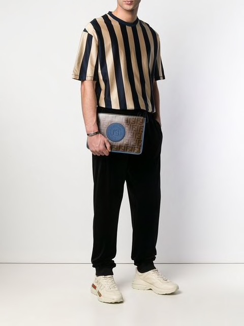VÍ FENDI ROMA ZIPPED LEATHER POUCH