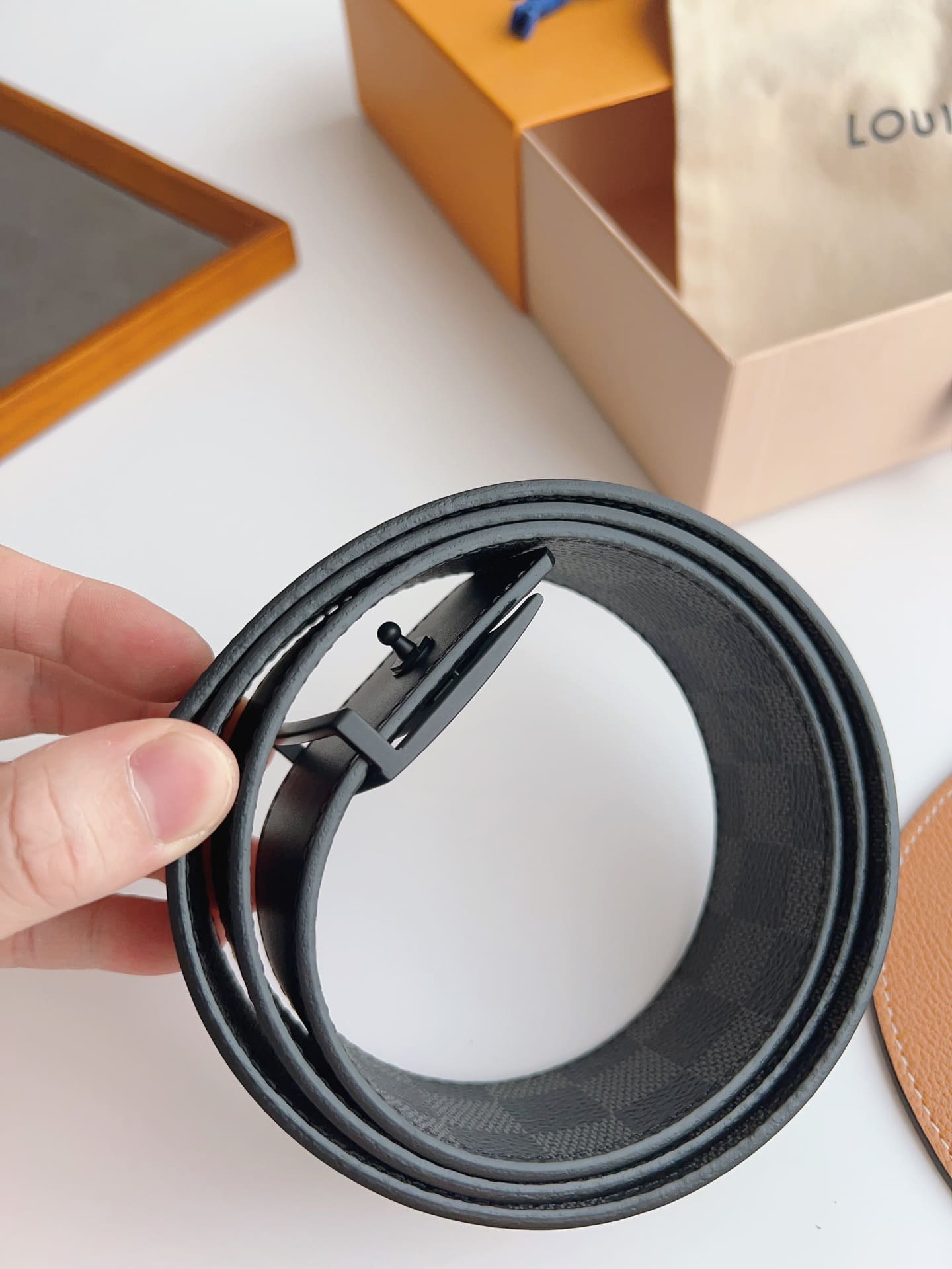 DÂY LƯNG LOUIS VUITTON SQUARE BLACK MONOGRAM LEATHER Khóa đen