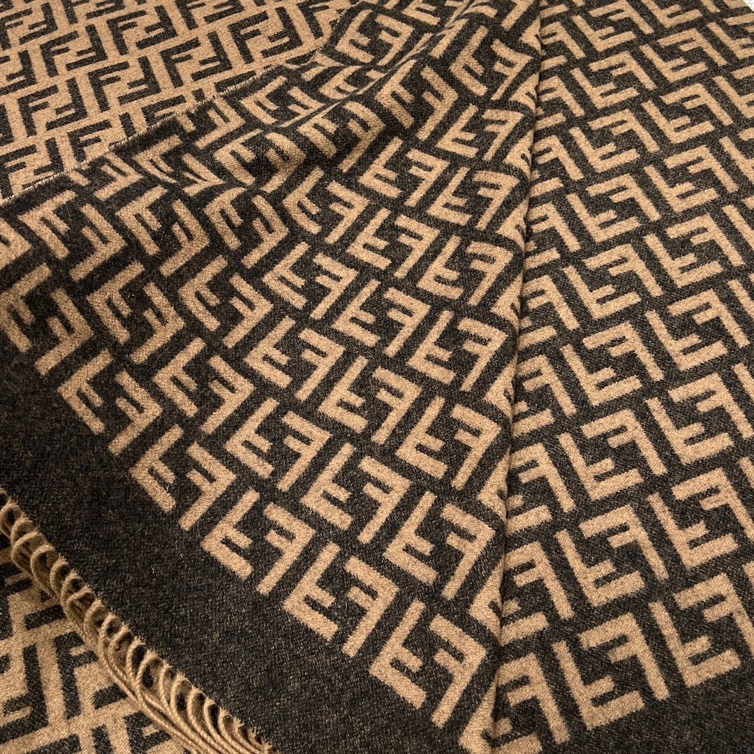 KHĂN FENDI Double F travel blanket scarf