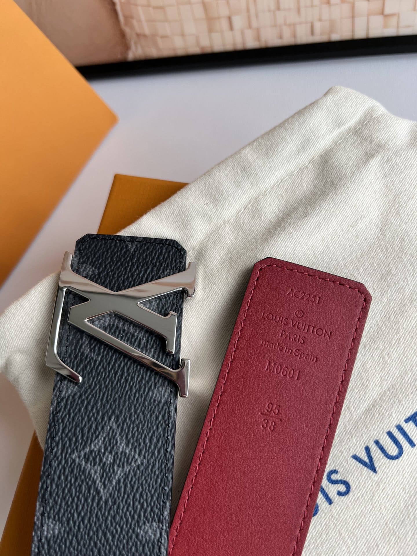 DÂY LƯNG LOUIS VUITTON RED BLACK MONOGRAM LEATHER Khóa trắng